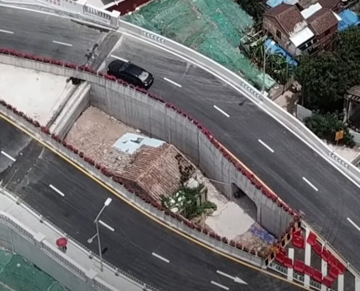 ¡El Puente le Pasó por Encima de su Casa! Historia real