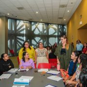 Cecilia Patrón escucha a las mujeres el futuro de Mérida en sus manos
