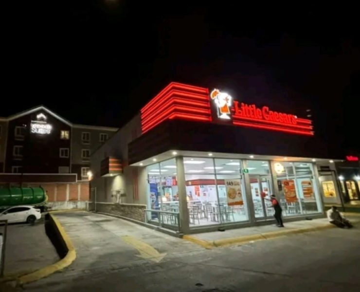 La dirección de MAAS clausura 2 sucursales de Little Caesars