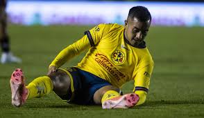 Erick fue operado por un tema de apendicitis, y su regreso será de acuerdo a su evolución.