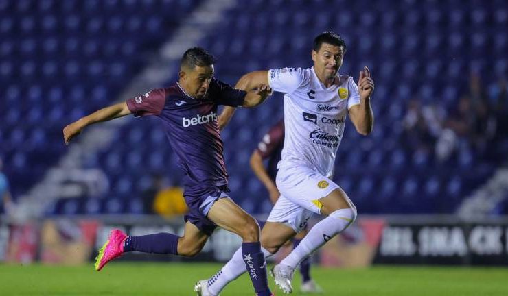 Un suceso impactante se vivió en el partido entre Atlante y Dorados de Sinaloa, donde un futbolista, tuvo una escalofriante lesión, que podría significar su retiro.