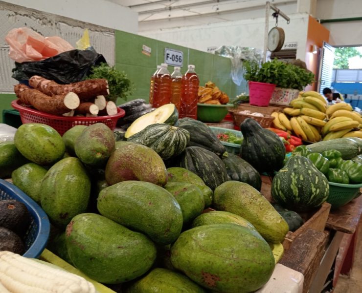 Roban cajas de verduras en el mercado AFA