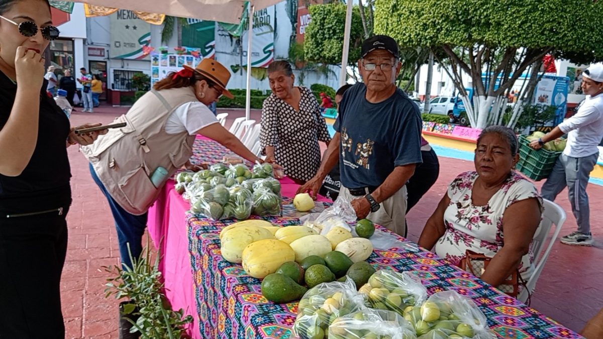 Tianguis Campesino favorece a productores del campo