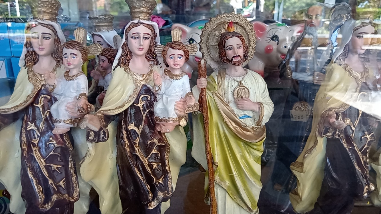 María de la Luz restauradora de imágenes religiosas