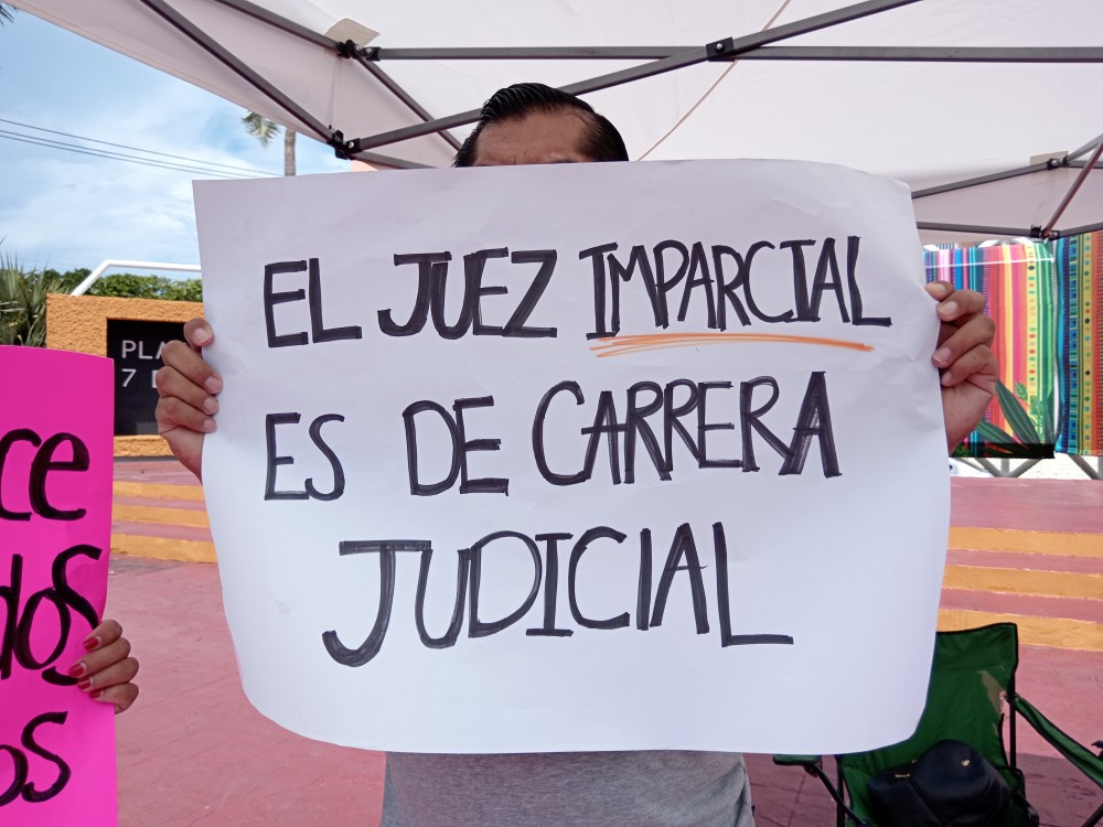 Trabajadores del Poder Judicial se manifiestan frente a Palacio Municipal