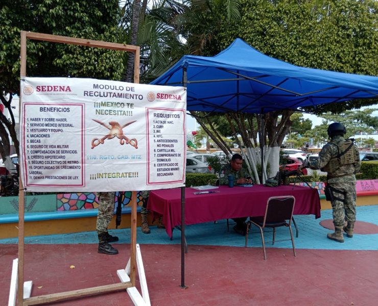 Jóvenes interesados en pertenecer al Ejército Mexicano