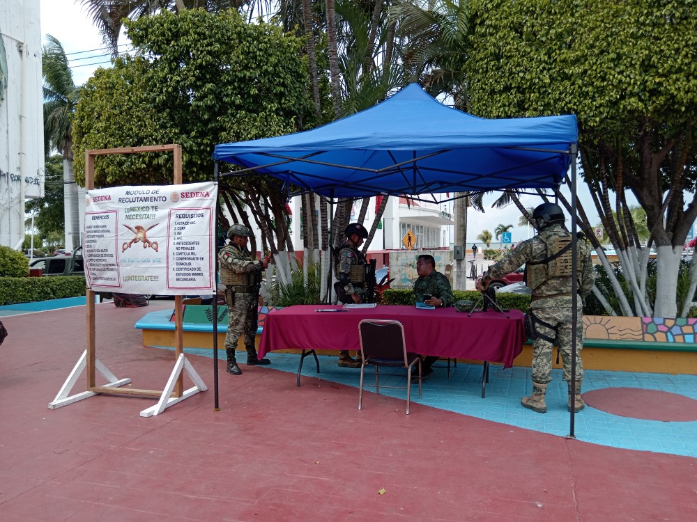 Jóvenes interesados en pertenecer al Ejército Mexicano