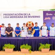Cecilia Patrón apoya el deporte y presenta la Liga Meridana de Invierno de Béisbol 2024