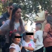 Madre arrestada en Disney frente a sus hijas