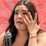 Multan a Camila Fernández por error en el Himno Nacional! 😱 Descubre cómo su equivocación en la pelea de Canelo Álvarez la llevará a pagar una fuerte cantidad.