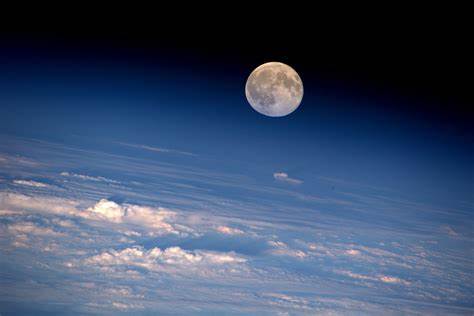 La Tierra Tendrá una Nueva "Luna": ¿Qué Está Pasando?