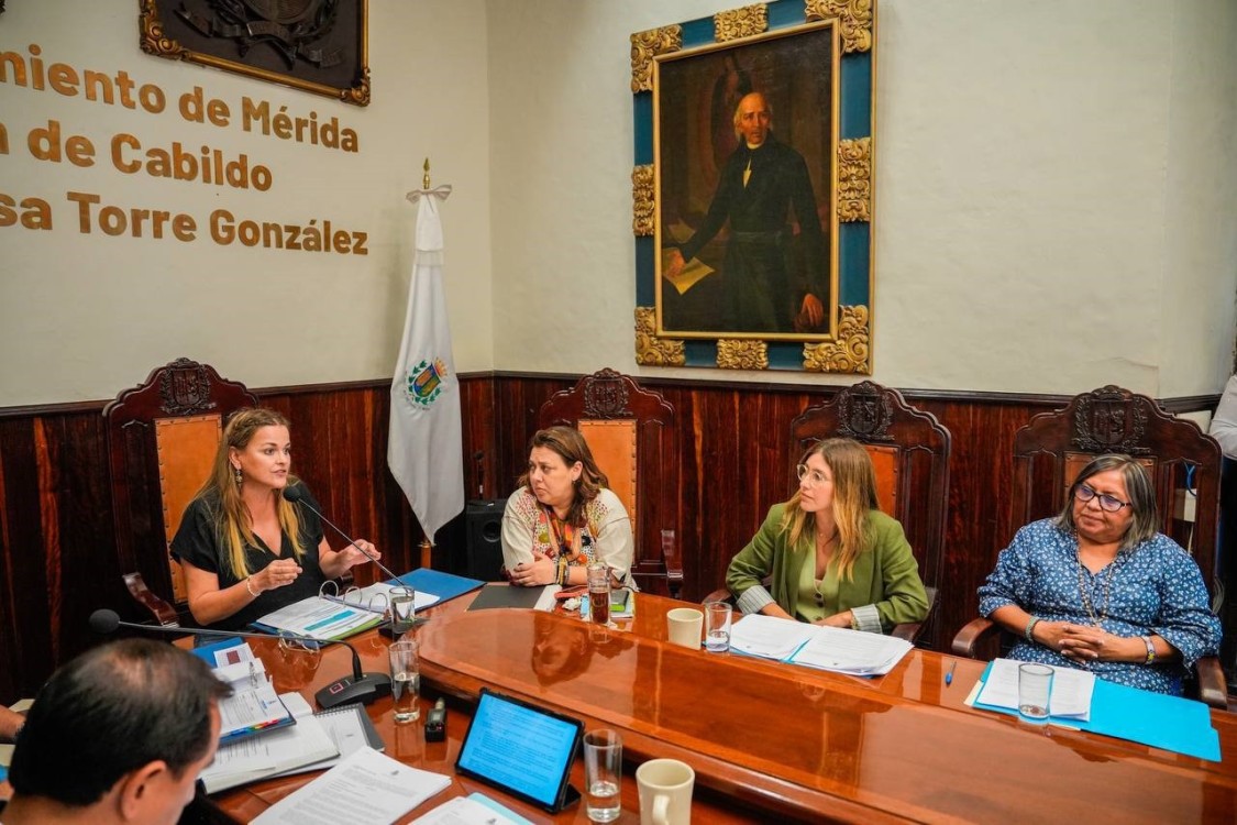 Oradora invitada del Cabildo la Dra. Celia Rosado Avilés con motivo del 214 aniversario del Inicio de la Independencia