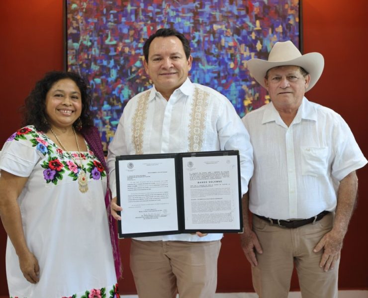 Recibe Huacho Díaz Mena Bando Solemne ¡Un paso decisivo hacia la transformación de Yucatán