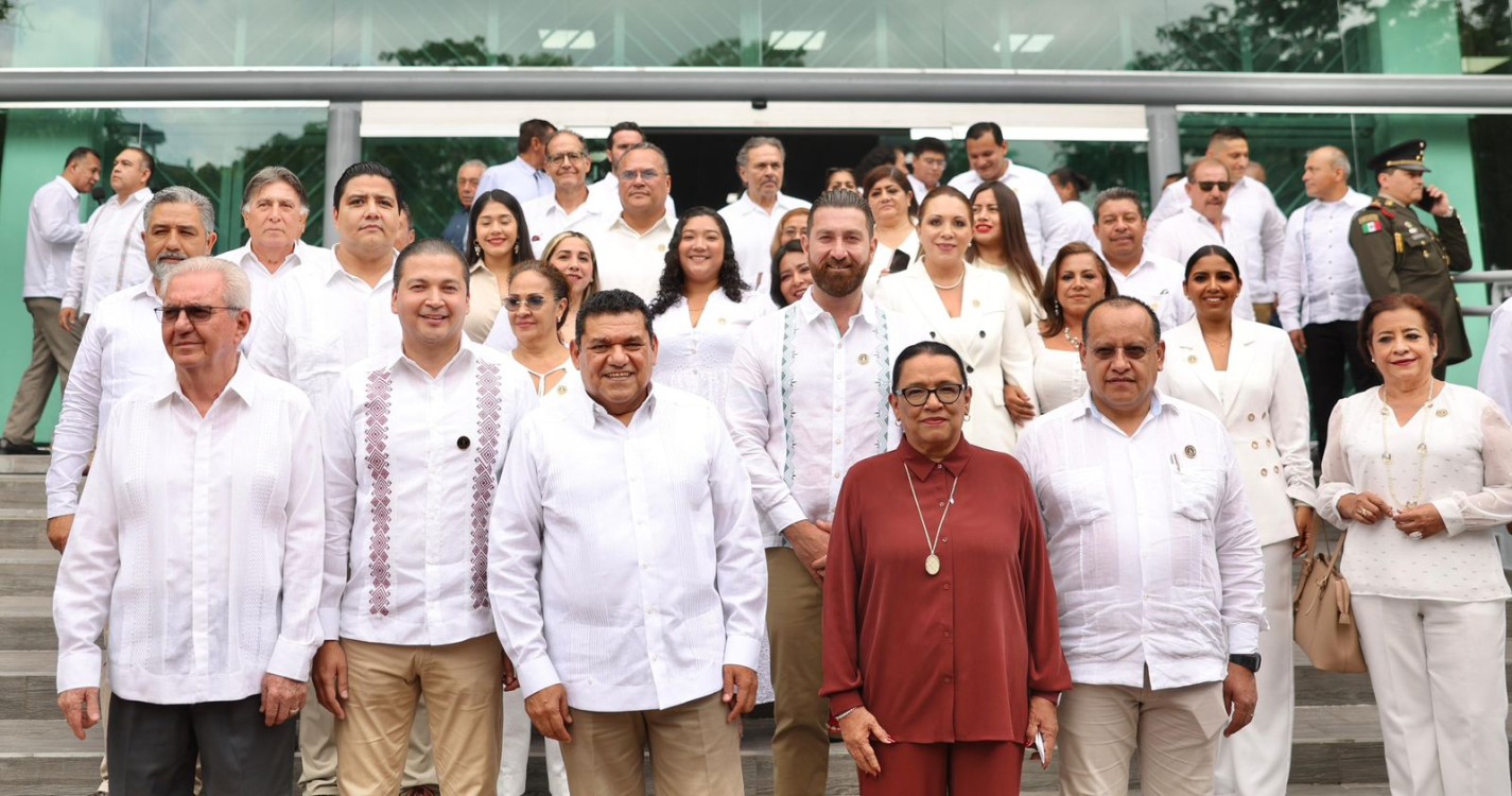 Rosa Icela Rodríguez acude a la toma de protesta de Javier May 