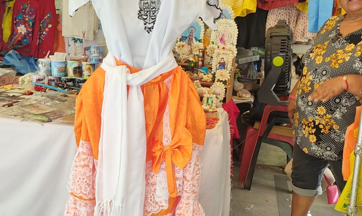 A finales de este mes repuntará la venta de trajes de campechanas