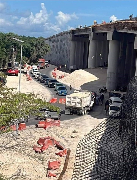 Por fortuna, se les ocurrió colocar material blando debajo de donde se encontraba, por lo que pudo amortiguar su caída