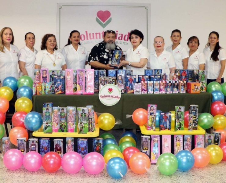 Voluntariado del TSJ dona juguetes a Santa Taxista