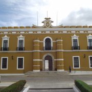 Entrega municipio de Campeche otro contrato de $9.8 MDP a favorito