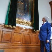 López Obrador Devela su Retrato Presidencial en Palacio Nacional, Simbolizando Continuidad y Transformación