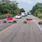 Atastecos bloquearon la carretera federal