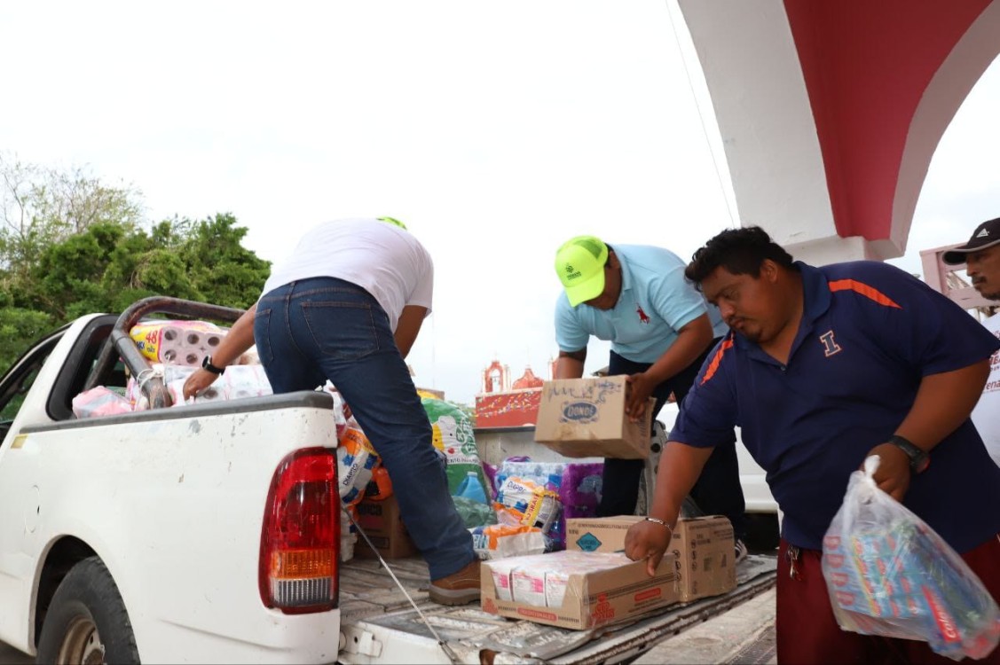 Ayuntamiento de Mérida beneficia a familias afectadas tras el paso de “Milton”