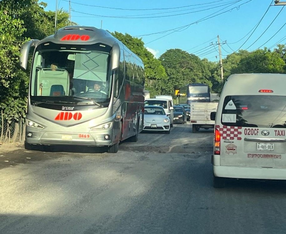 Amenaza cumplida de atastecos bloquean carretera federal