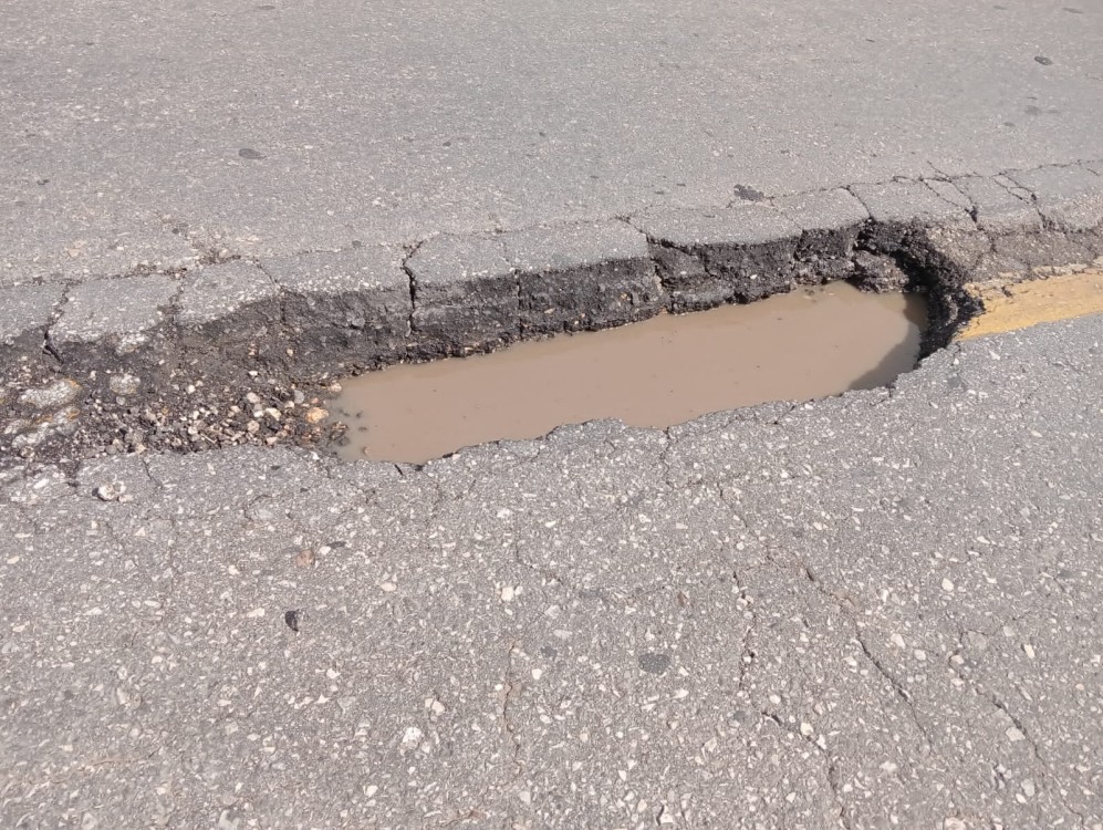 Hoyancos en la carretera de Atasta ponen en peligro a automovilistas