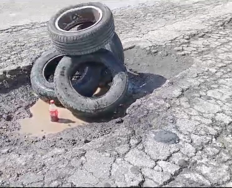 Hoyancos en la carretera de Atasta ponen en peligro a automovilistas