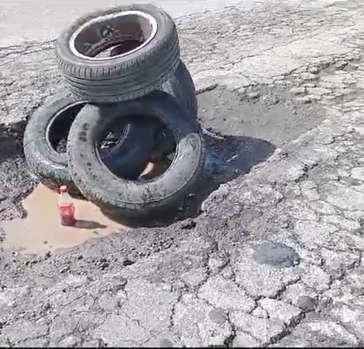 Hoyancos en la carretera de Atasta ponen en peligro a automovilistas