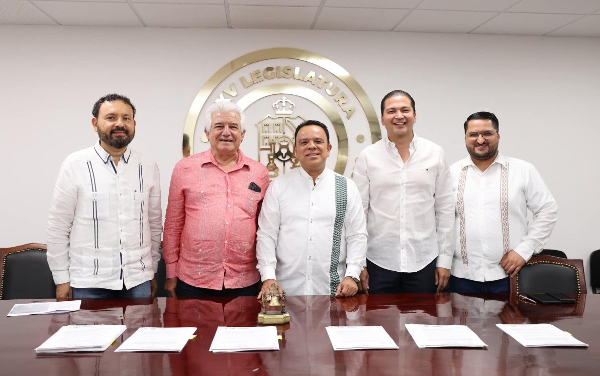 Entrega de iniciativas del gobernador Javier May Rodríguez al Congreso