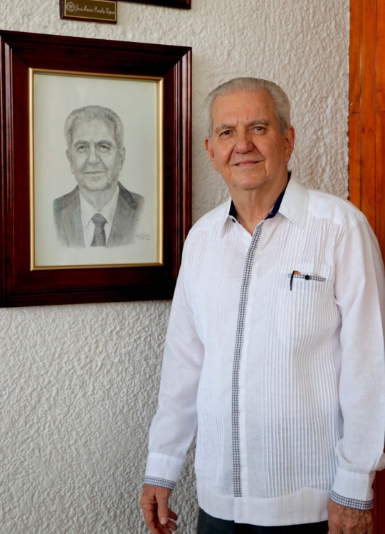 Develan retrato de Enrique Priego Oropeza