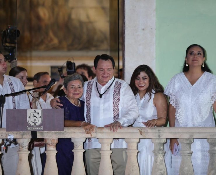 Entra Huacho al Palacio de gobierno con el pueblo de Yucatán