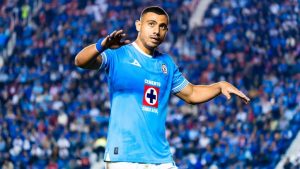 El delantero griego Giorgios Giakoumakis, ha demostrado ser un gran fichaje para el Cruz Azul en el Apertura 2024 y con su gol ante Puebla llego a seis.