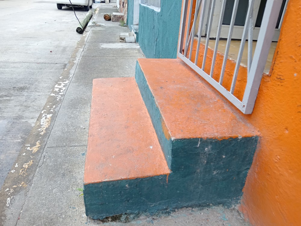 Mal diseñadas las banquetas de las calles de Ciudad del Carmen