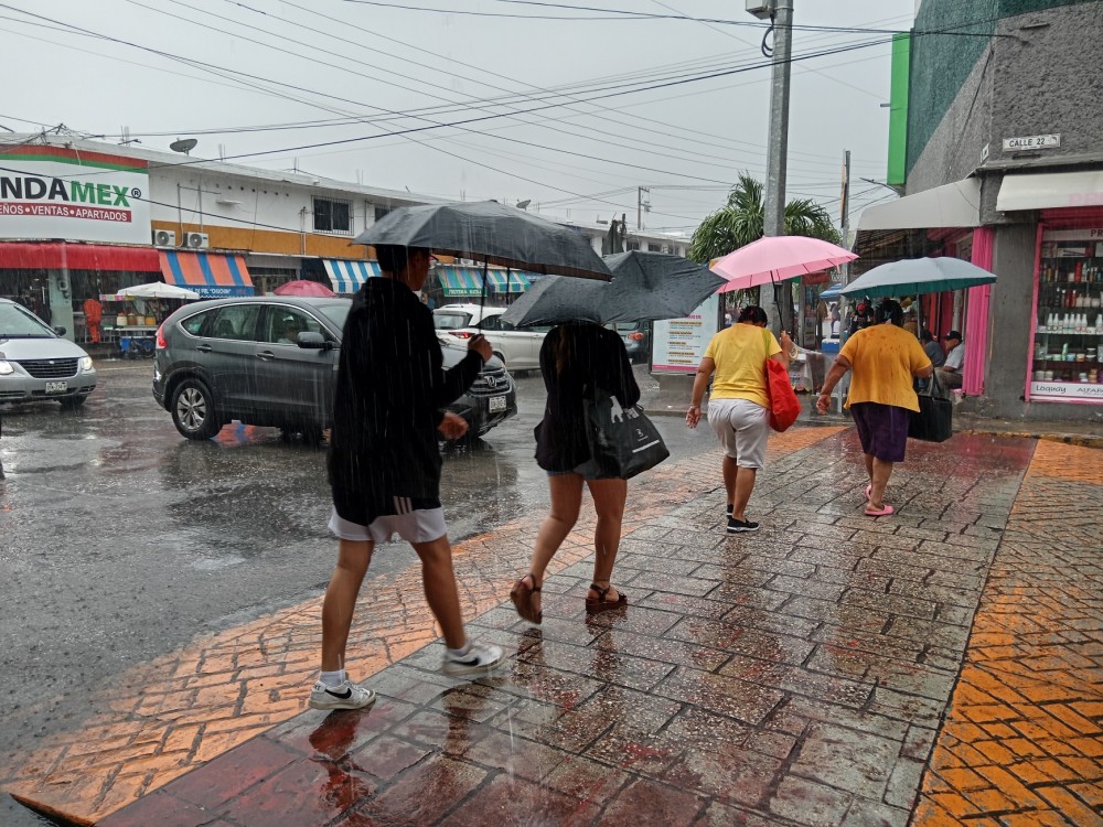 Inundaciones en diversos sectores por la Onda Tropical número 28
