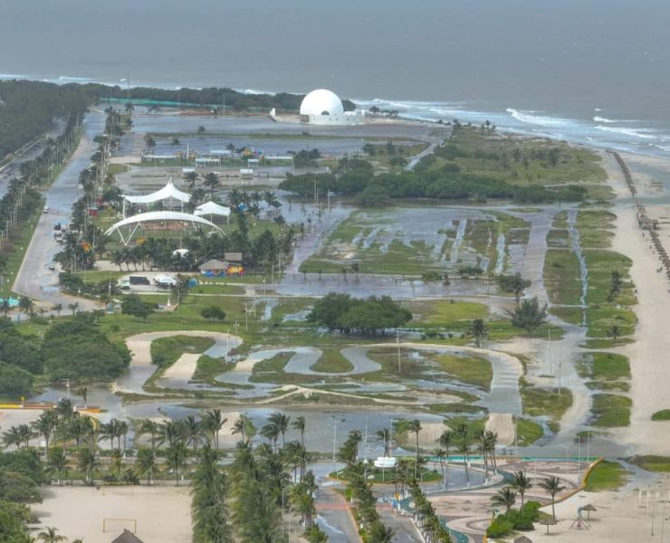 Inundación en Malecón Costero afectó a cocteleros