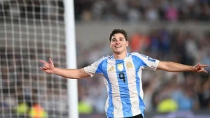 Julián ``La araña´´ Álvarez sigue demostrando ser el sustituto ideal cuando se retire Messi.