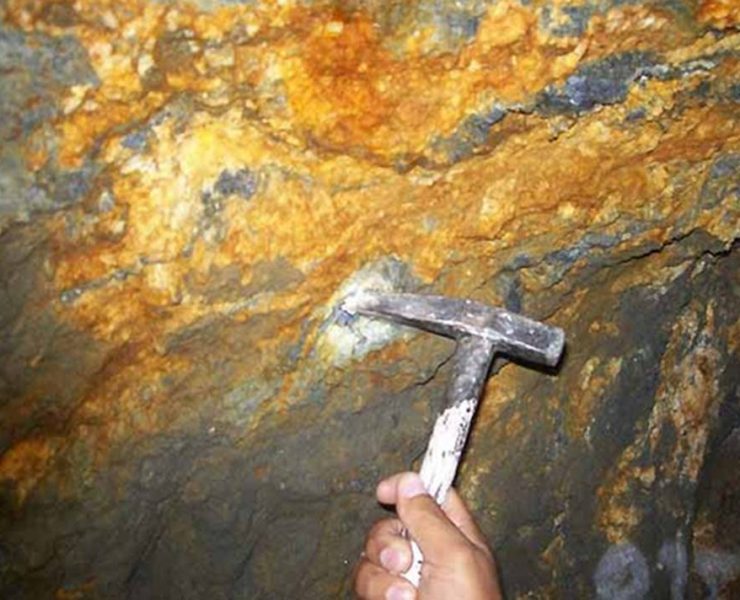 Vendió un yacimiento de oro en diez libras