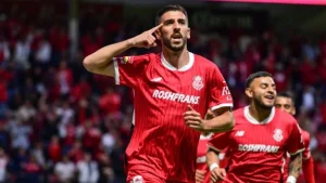 El delantero portugués, Paulinho, demuestra ser uno de los mejores fichajes del Aperura 2024 y llega a ocho goles, que lo tienen como líder de goleo en el Apertura 2024.