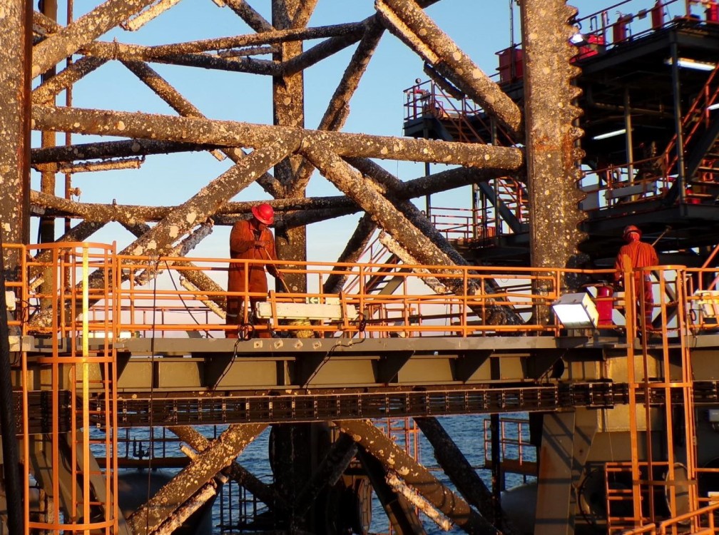 Pemex debe parar la producción de plataformas obsoletas