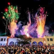 A lo largo de las décadas, la feria ha crecido tanto en espacio como en participación. Lo que comenzó como una pequeña feria ganadera, hoy en día incluye atracciones de todo tipo, desde juegos mecánicos hasta conciertos de artistas nacionales e internacionales en el Teatro del Pueblo.