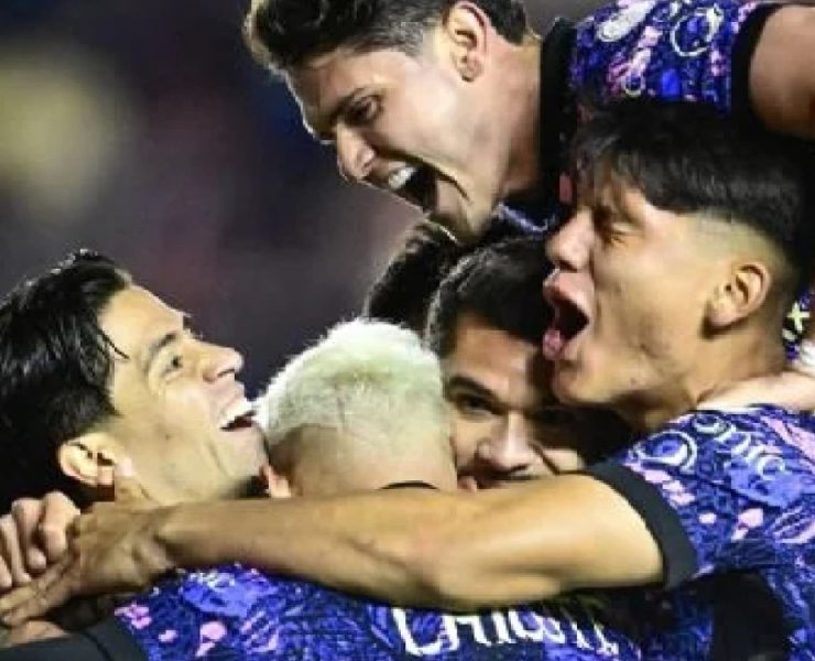 El América consiguió una importante victoria ante Santos Laguna, para seguir con esperanzas de clasificar a la liguilla.