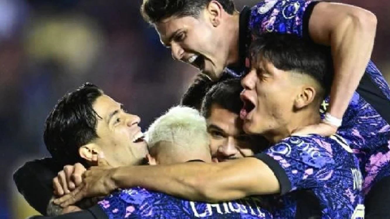 El América consiguió una importante victoria ante Santos Laguna, para seguir con esperanzas de clasificar a la liguilla.