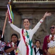 Claudia Sheinbaum recibe el Bastón de Mando: Un compromiso con los pueblos originarios y un ambicioso plan de gobierno