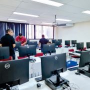 UNACAR debe a jubilados, pero gasta $20 MDP en renta de 533 computadoras