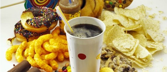 El impacto de la venta de comida chatarra en las escuelas