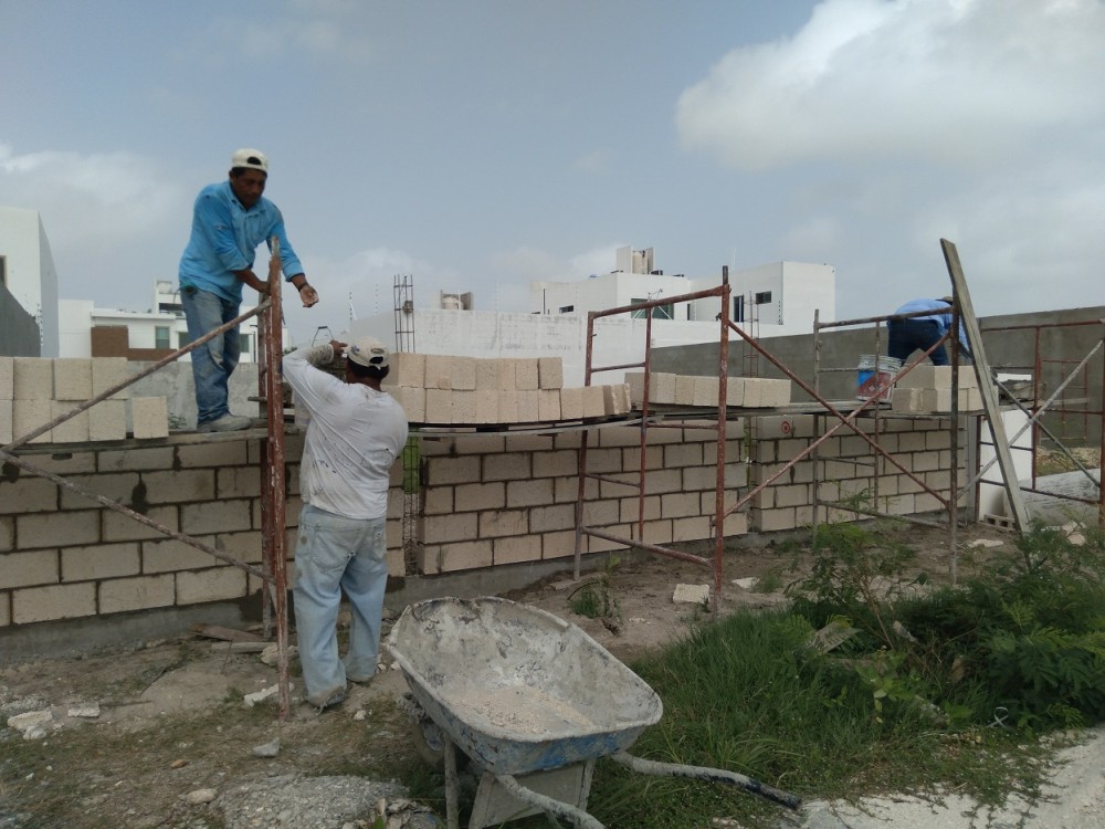 Alarifes locales tienen participación en la obra del Mercado de Artesanías