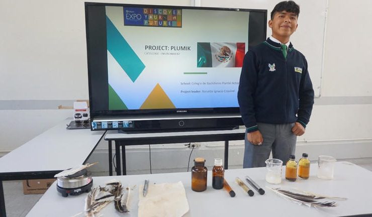 Estudiante Crea Pintura Usando Plumas y Revoluciona la Industria