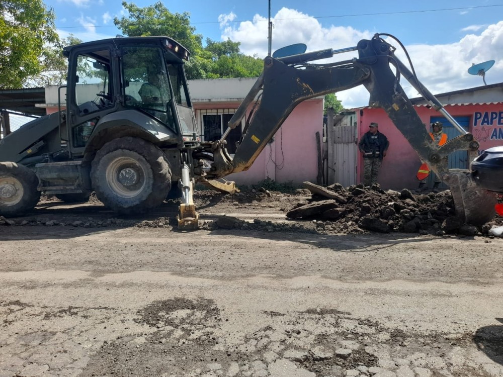 Lento el trabajo de reencarpetado asfáltico en Atasta