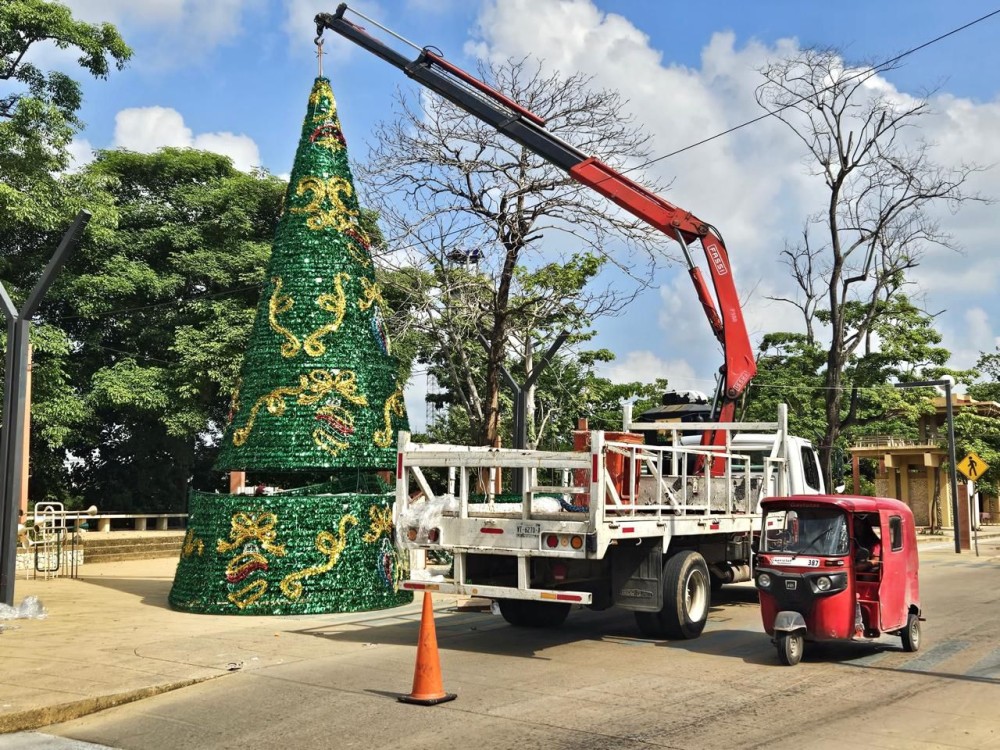 Edificios, plazas y parques adornados con magia navideña